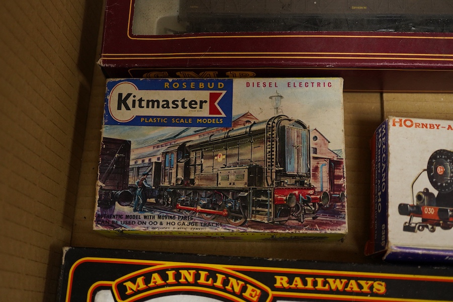 A quantity of 00 gauge model railway by Tri-ang, Mainline, Dapol, Bachmann, GMR, Hornby Dublo, etc. including; a Tri-ang American outline Davy Crockett train set (RS.37), nine steam and diesel locomotives, together with